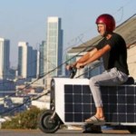 Bardé de panneaux solaires, ce deux-roues électrique a forcément quelque chose d’unique