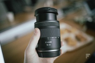 Le Canon RF 16-28 F2.8 IS STM // Source : Geoffroy Husson - Frandroid