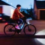 Ce vélo électrique propose un éclairage comme on en n’a jamais vu sur un cycle