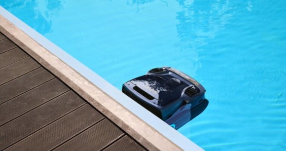 On a vu le robot de piscine « le plus puissant au monde » et il n’arrive pas seul