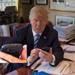 Donald Trump et son Samsung Galaxy S3 (non sécurisé)