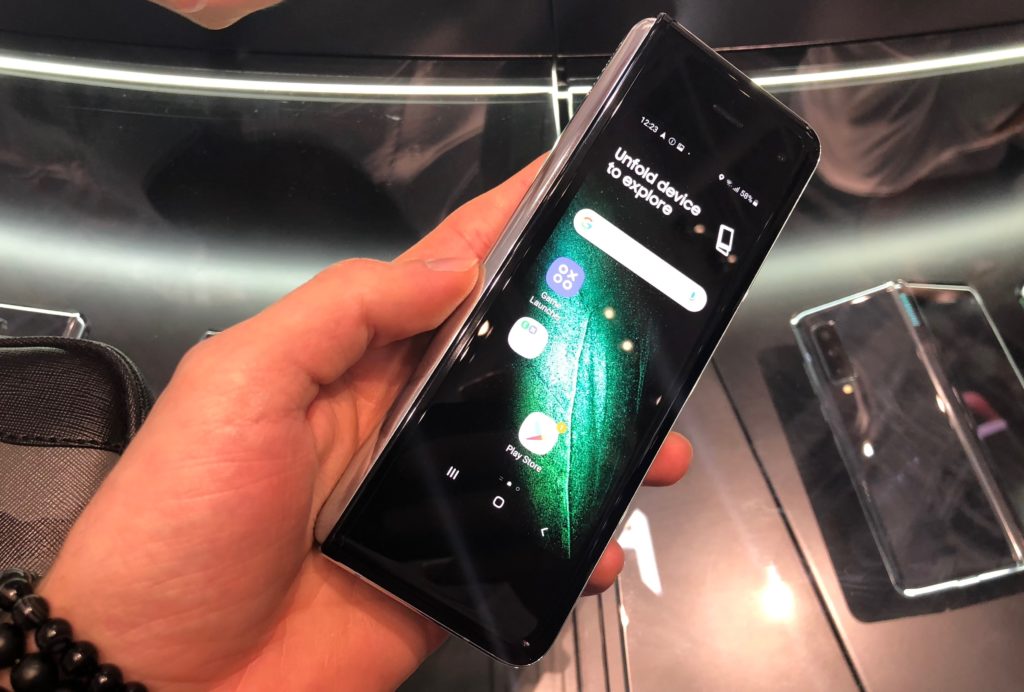 Écran extérieur du Samsung Galaxy Fold  // Source : Numerama