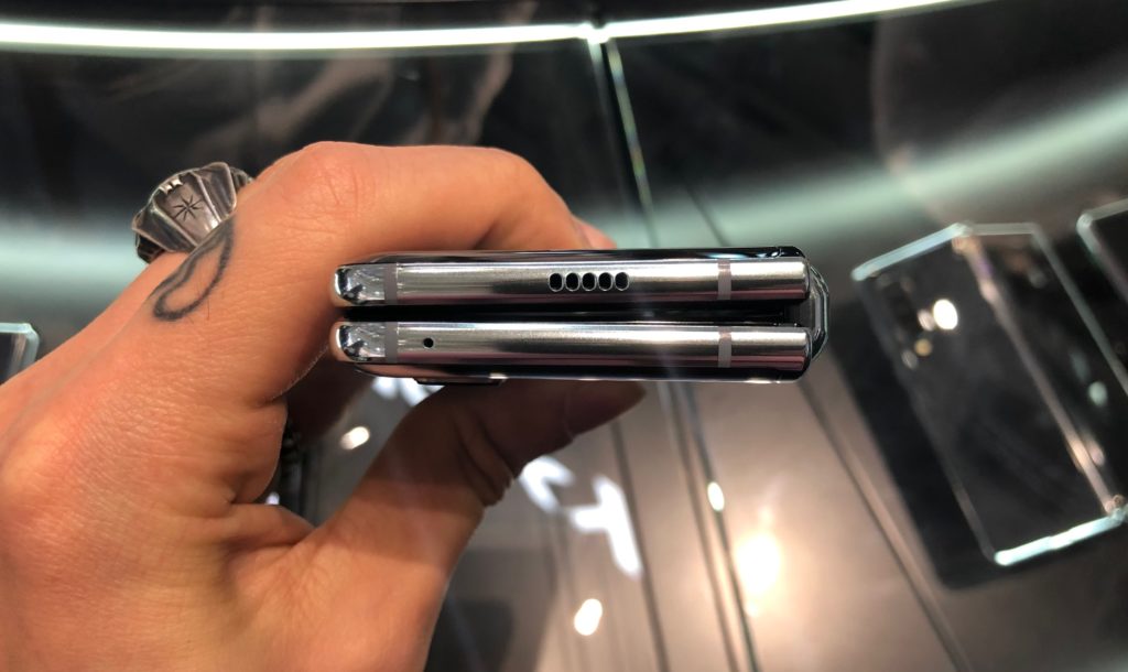 Le Samsung Galaxy Fold replié // Source : Numerama