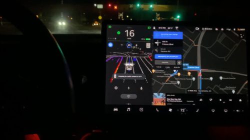 Conduite autonome de Tesla en bêta // Source : Capture d'écran YouTube