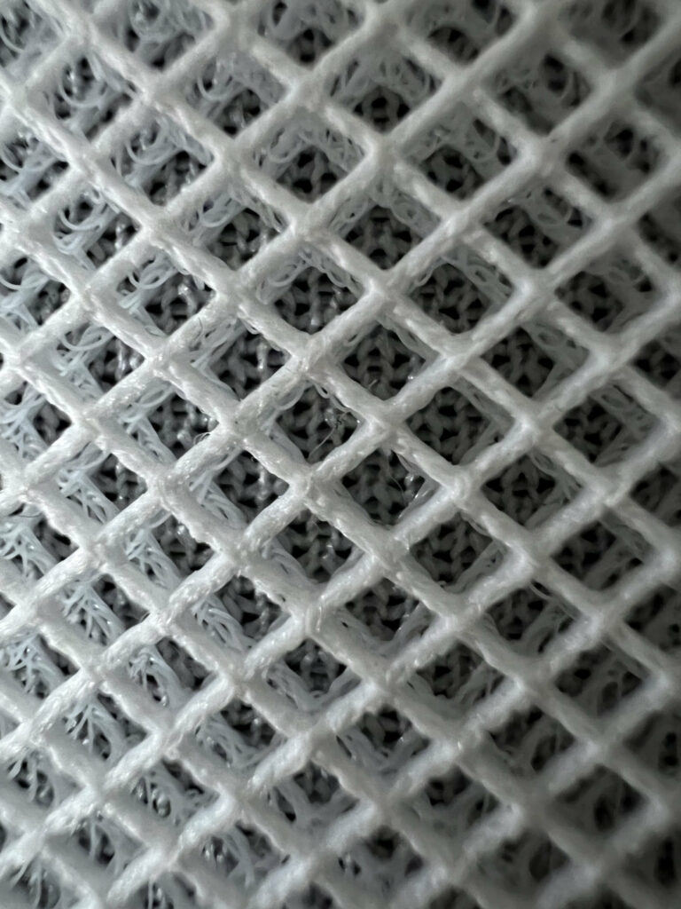 Un HomePod au mode macro de l'iPhone 13 // Source : Numerama