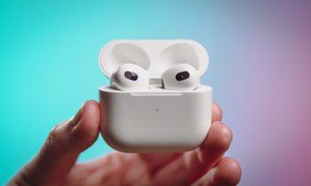 Apple AirPods 3 // Source : Louise Audry pour Numerama