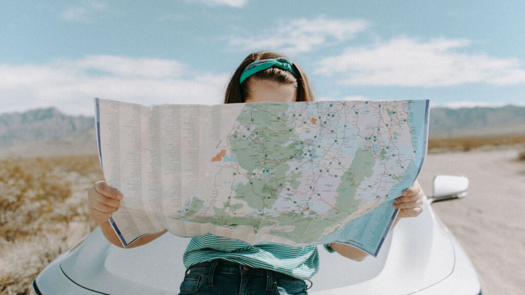 Mais comment faisait-on avant Google Maps ? // Source : Pexels/Leah Kelley (photo recadrée)