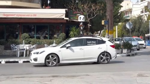 La voiture Apple Maps en Grèce. // Source : Capture d'écran YouTube