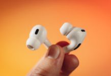 Apple AirPods Pro 2 // Source : Louise Audry pour Numerama