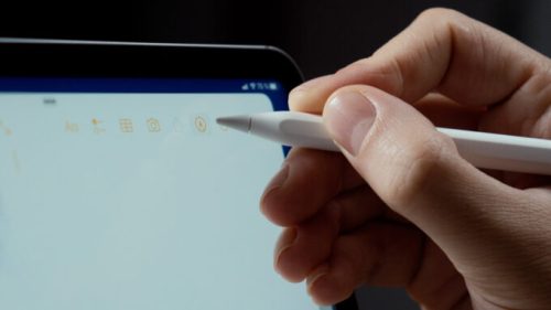 On ne touche pas l’écran, mais il détecte l’Apple Pencil. Magie.  // Source : Thomas Ancelle / Numerama