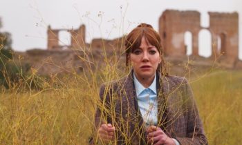 Diane Morgan dans Planète Cunk // Source : BBC Two / Netflix