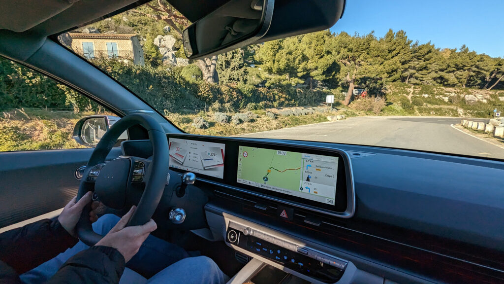 Sur la route avec la Hyundai Ioniq 6 // Source : Raphaelle Baut 