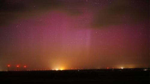 Aurores boréales à La Rochelle. // Source : Via Twitter @HLesbonstuyaux