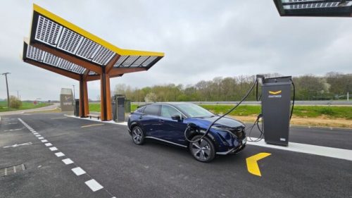 Une station de recharge Fastned qui est déserte // Source : Bob JOUY pour Numerama