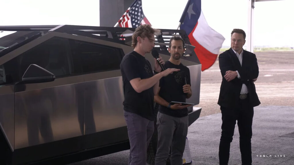 Cybertruck avec accessoire à l'inauguration de l'usine Lithium // Source : Live Tesla 