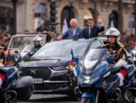 DS 7 Crossback présidentielle avec Emmanuel Macron et le Roi Charles III  // Source : DS