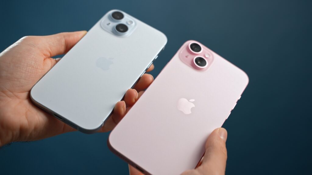 iPhone 15 et iPhone 15 Plus // Source : Thomas Ancelle / Numerama