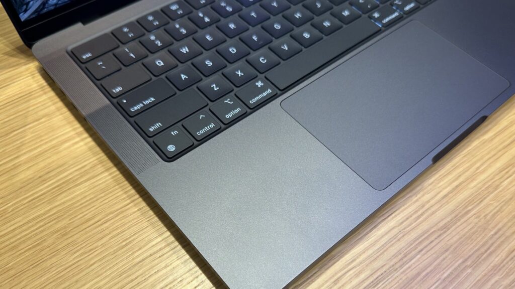 MacBook Pro M3 noir sidéral // Source : Maxime Claudel pour Numerama