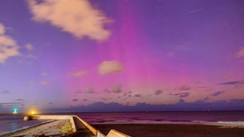 Aurores boréales à Dunkerque. // Source : Via X @Astrodunk (photo recadrée)