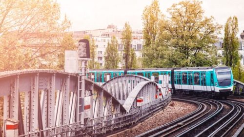 Un métro dans Paris. // Source : Canva