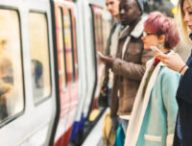 smartphone métro // Source : adobe stock