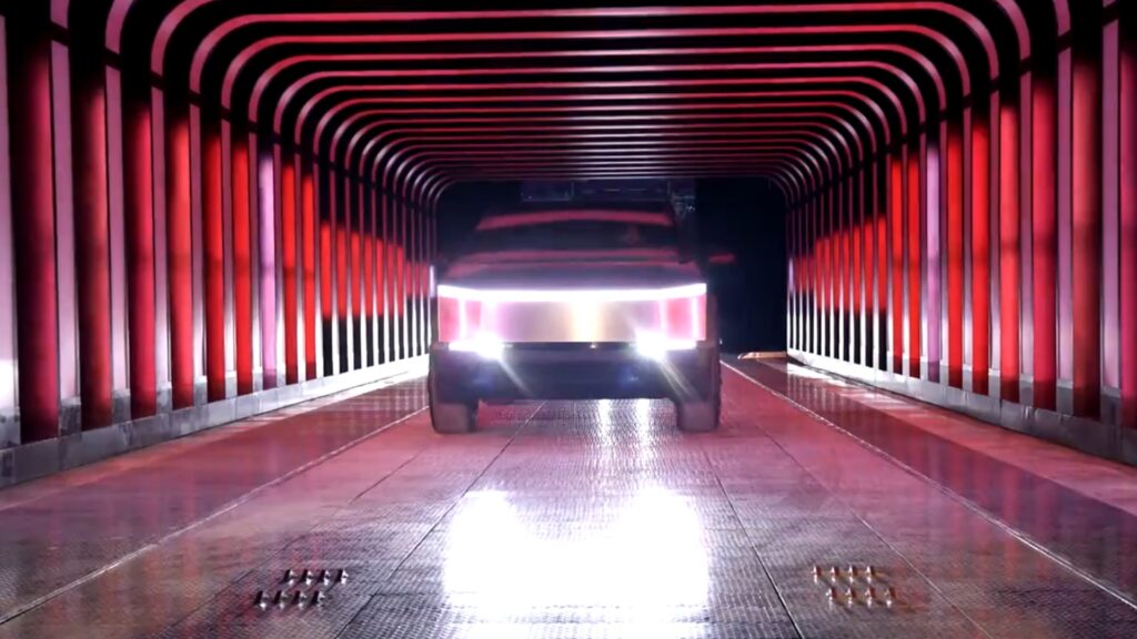 Le Cybertruck a le plus long bandeau Led // Source : Tesla