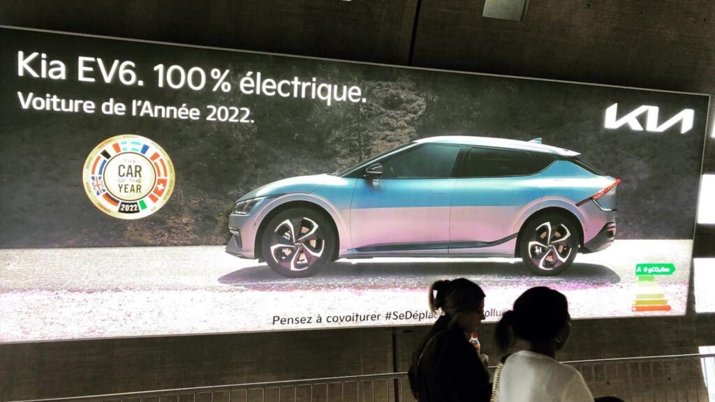 Publicité pour la Kia EV6 gagnante du COTY 2022 // Source : Car of the year - Facebook