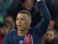 Kylian Mbappé avec le maillot du PSG // Source : Capture YouTube FFF