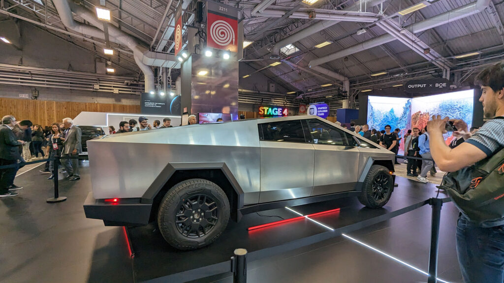 Tesla Cybertruck au salon Vivatech // Source : Raphaelle Baut