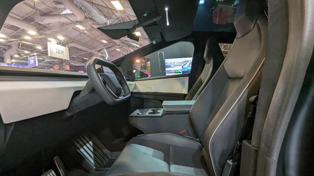 Intérieur du Tesla Cybertruck // Source : Raphaelle Baut