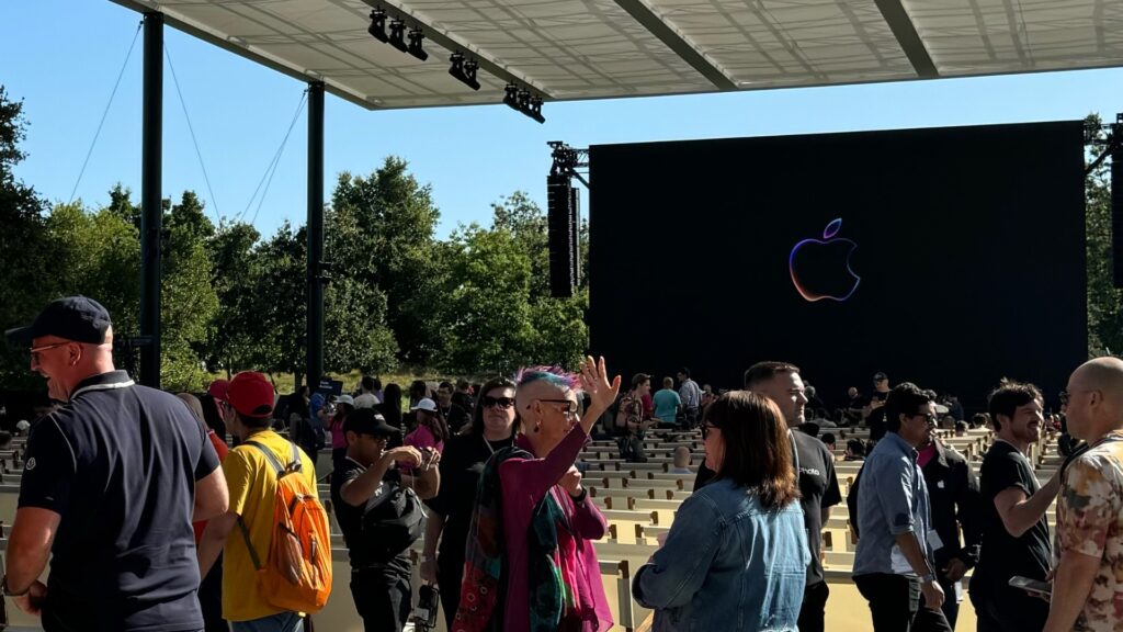 La WWDC 2024 d'Apple a lieu en extérieur. // Source : Numerama