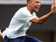 Kylian Mbappé avec l'Équipe de France // Source : Twitter EDF