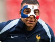 Kylian Mbappé avec son masque // Source : Twitter EDF