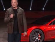 Elon Musk lors de la première apparition du Roadster. // Source : Live Tesla