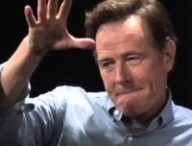 Bryan Cranston lors d'un célèbre Mic Drop en 2015. // Source : YouTube