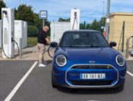 Mini Cooper SE en recharge rapide chez Ionity  // Source : Raphaelle Baut pour Numerama