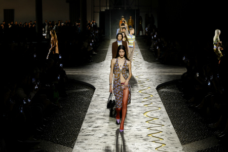 DESFILE DE LA COLLECCION DE VERSACE EN LA MODA DE MILAN