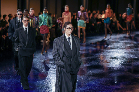 DESFILE DE YVES SAINT LAURENT EN LA MODA DE PARIS