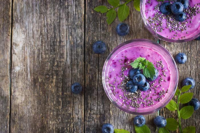 [blueberry chia seed smoothie]