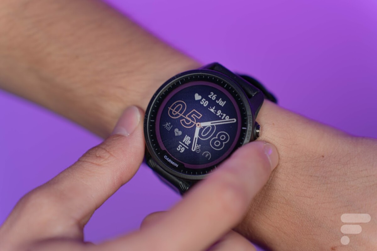 La Garmin Forerunner 955 et son cadran par défaut // Source : Chloé Pertuis - Frandroid