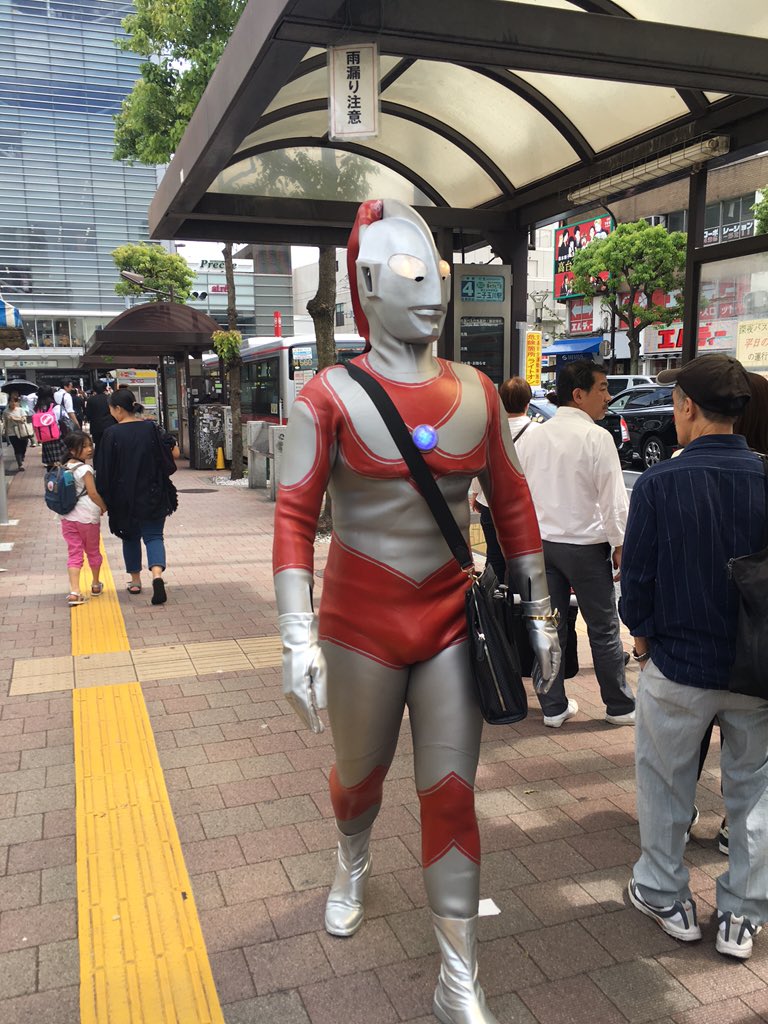 【画像】ウルトラマン　出勤する