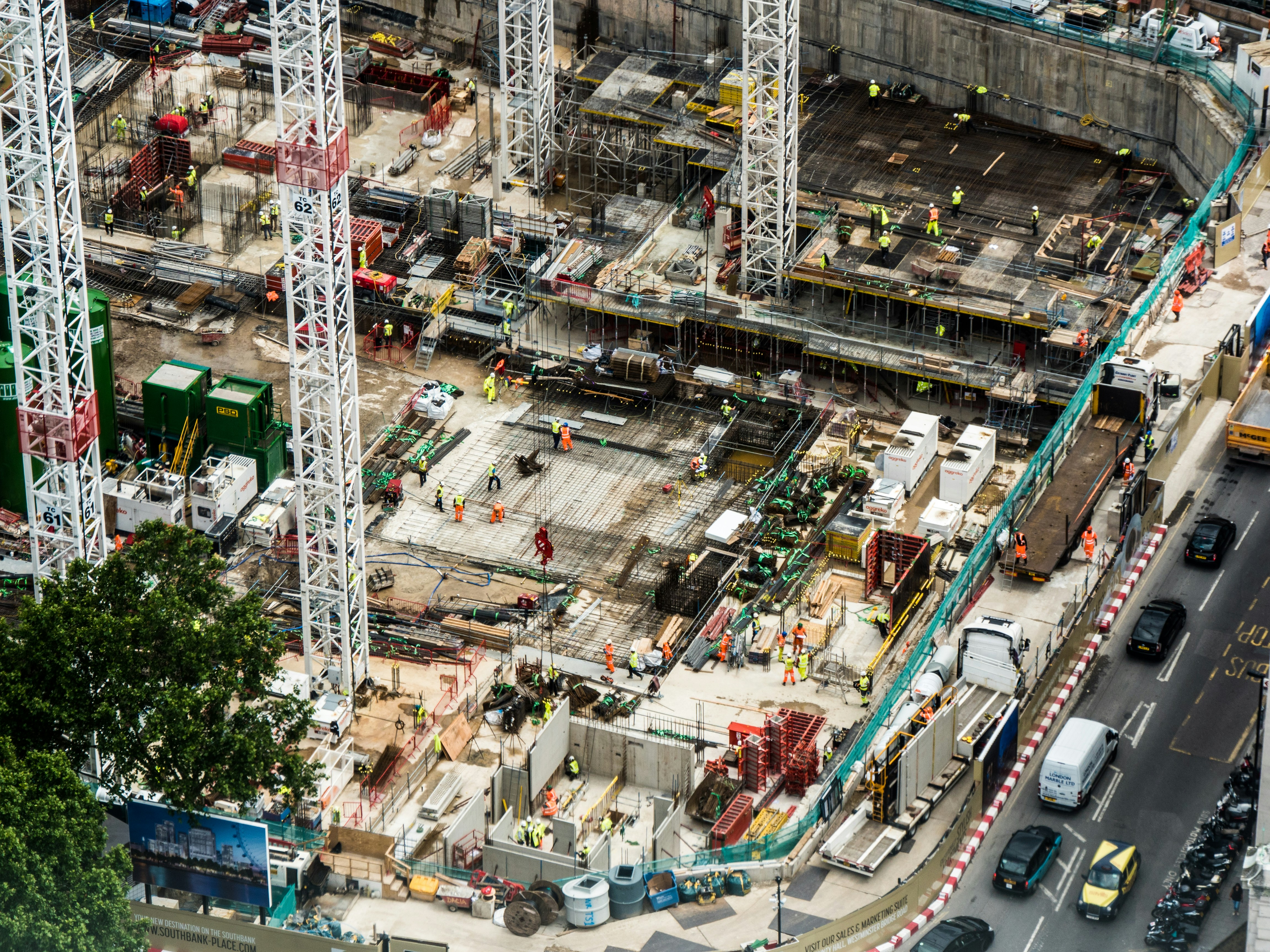 Luftaufnahme einer Baustelle in London 