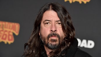 Dave Grohl should ditch 'spotlight' after secret baby revelation, keep focus on 1 thing: expert