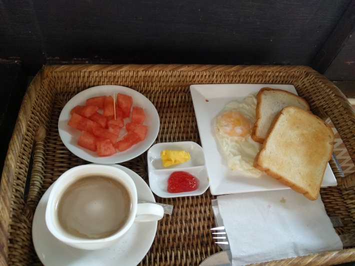 ミャンマー　ヤンゴン　ご飯