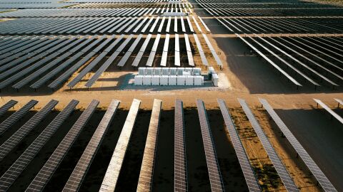 Renewable energy generation facility with mirrored solar collectors