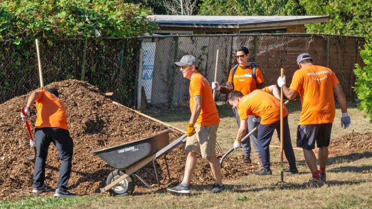 Amazon volunteers helping with parks cleanup in Seattle, WA.