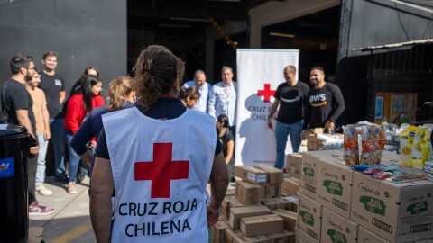 Amazon volunteers help communities impacted by wildfires in Chile and Colombia.
