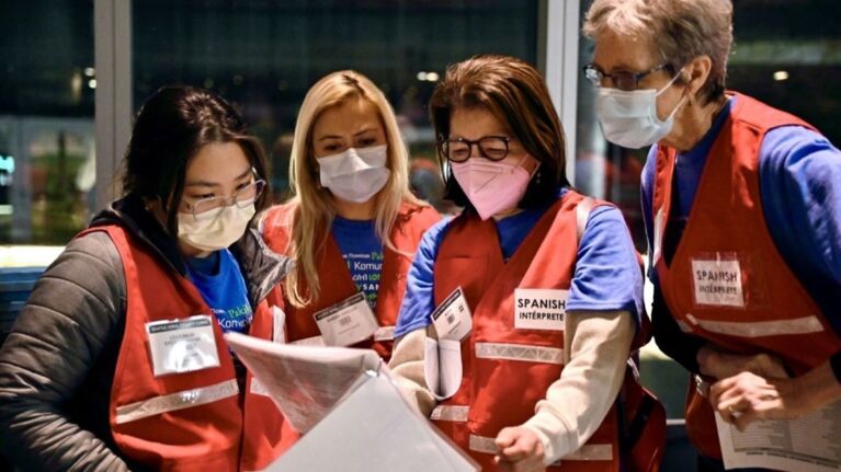 Amazon volunteers support Seattle/King County Clinic.