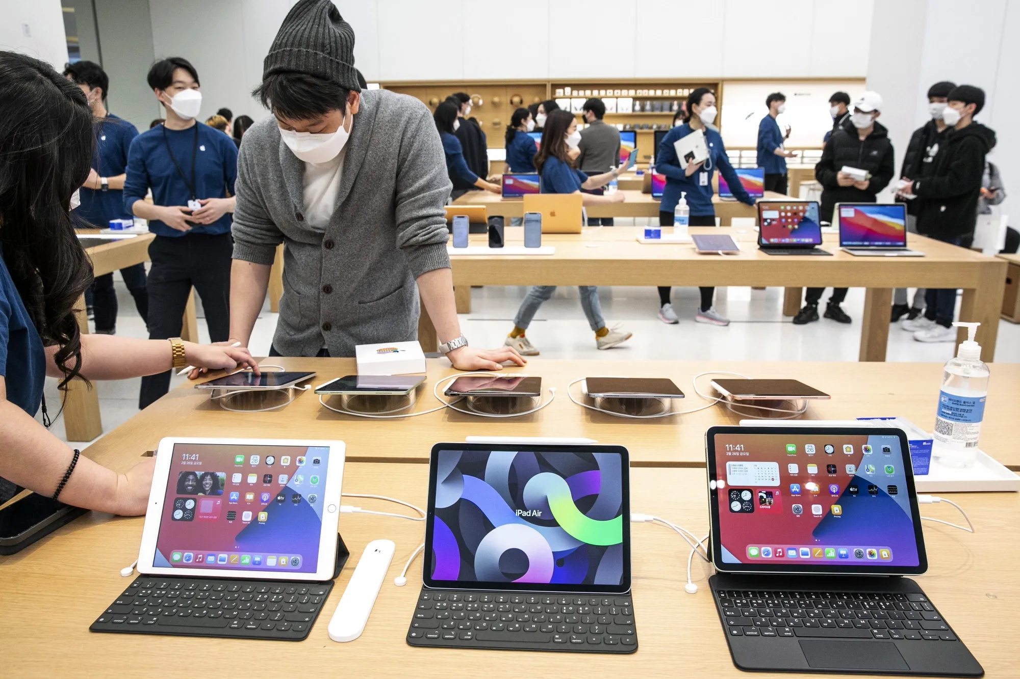 Various models of the Apple Inc. iPad at the company’s Yeouido store during its opening in Seoul, South Korea, on Feb. 26, 2021.