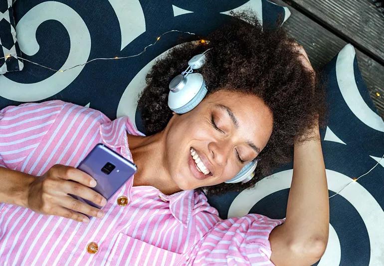 woman listening to music practicing mindfulness